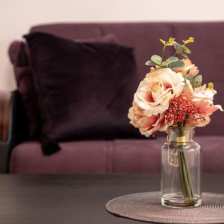 80 Clayburn By Incredible Stay Peterborough Eksteriør billede