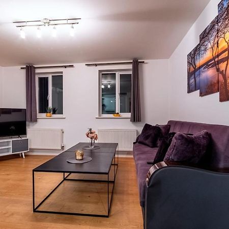80 Clayburn By Incredible Stay Peterborough Eksteriør billede