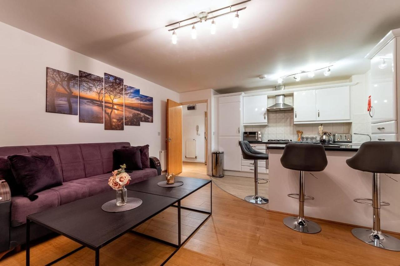 80 Clayburn By Incredible Stay Peterborough Eksteriør billede