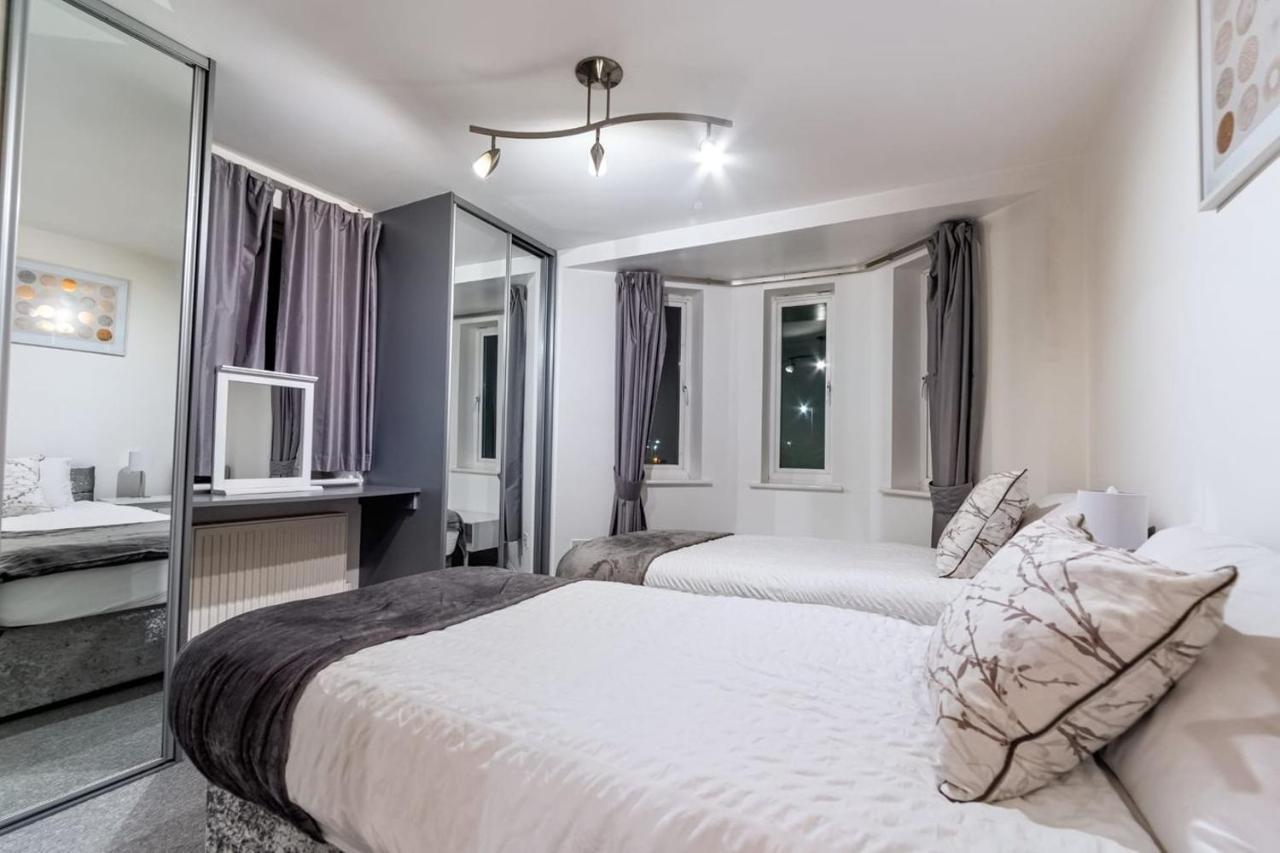 80 Clayburn By Incredible Stay Peterborough Eksteriør billede