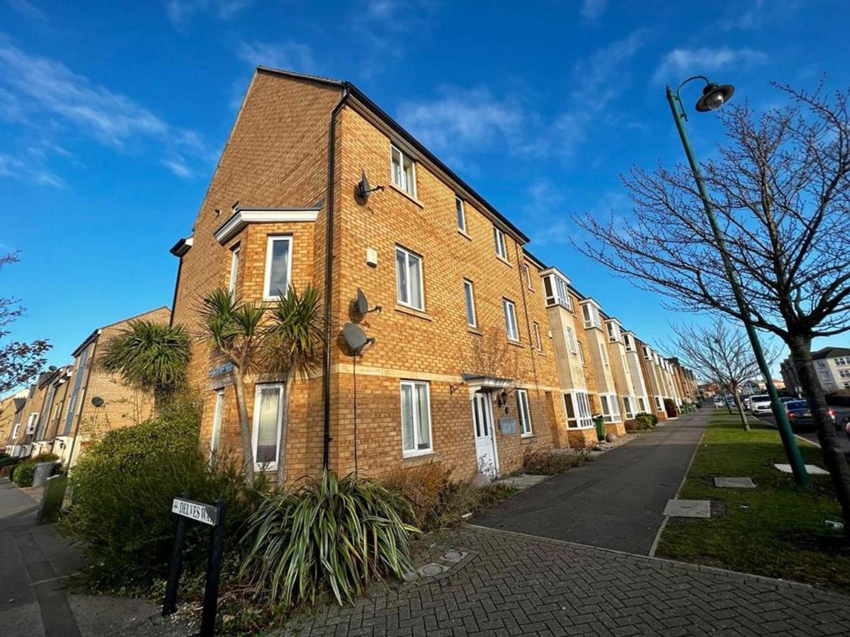 80 Clayburn By Incredible Stay Peterborough Eksteriør billede